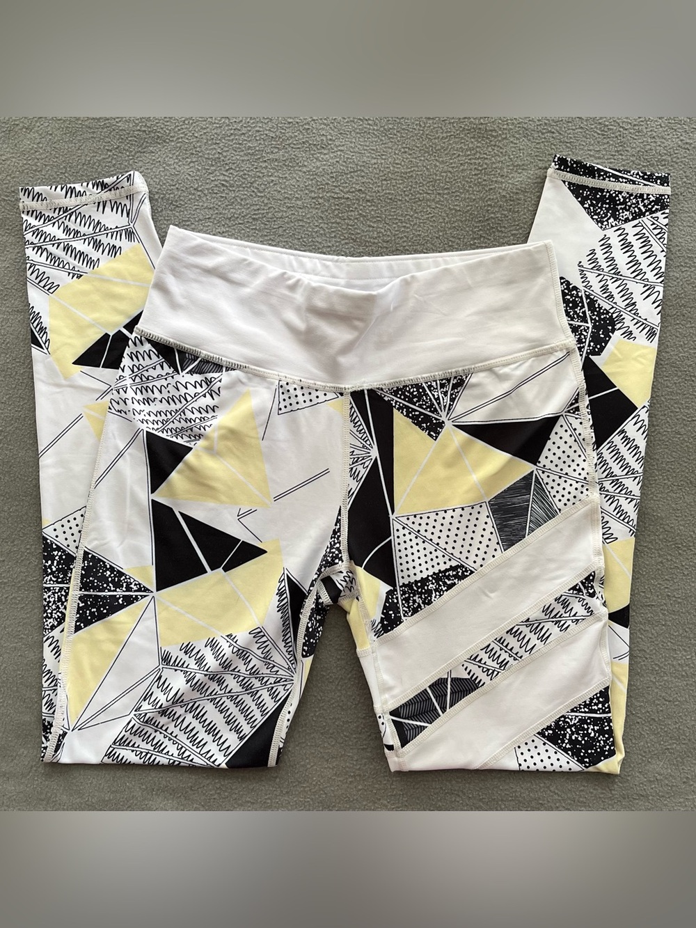 Women’s Geometric Print Leggings in White, Black & Yellow
